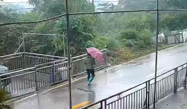 兴泊证券 “山上都是吃的！”浏阳74岁老人走失6日奇迹生还！家人：找到时她还提醒我们别滑了